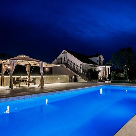 Villa Jozini Dvori Krstatice 外观 照片