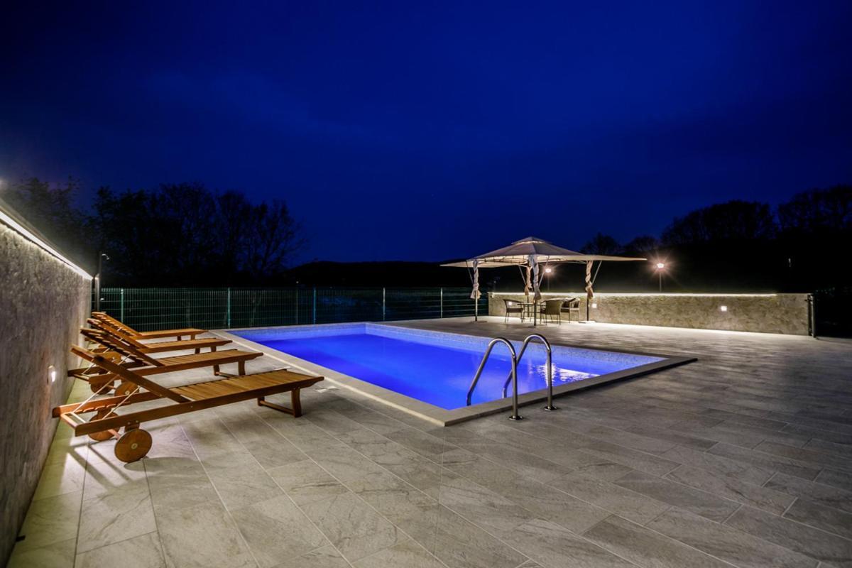 Villa Jozini Dvori Krstatice 外观 照片