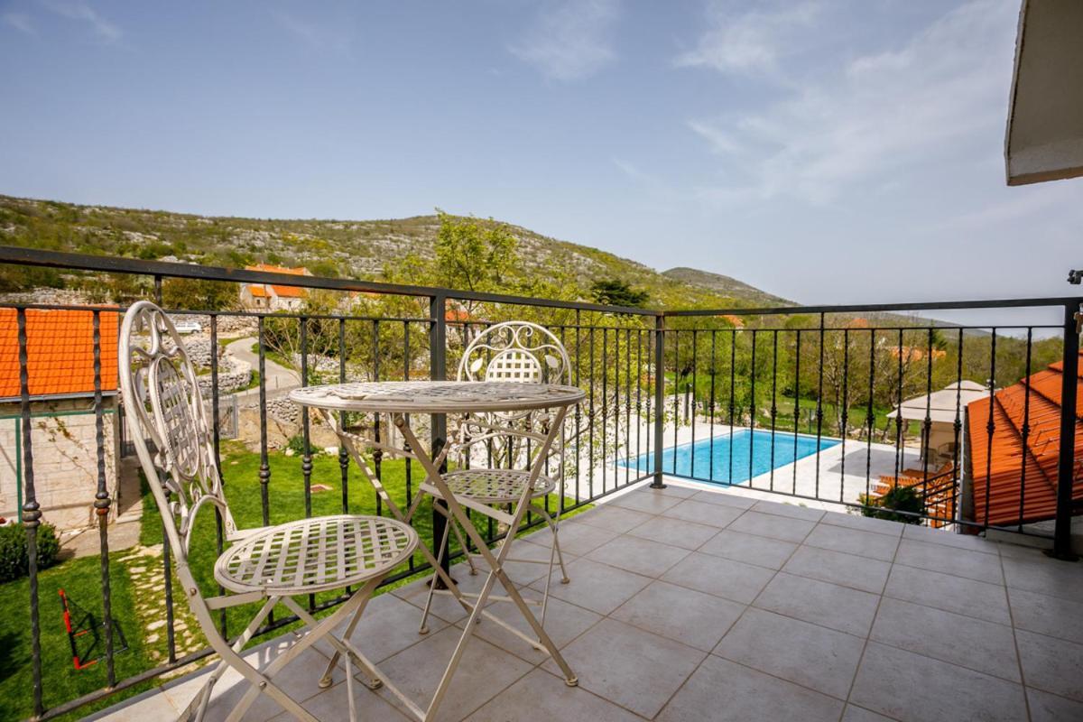 Villa Jozini Dvori Krstatice 外观 照片
