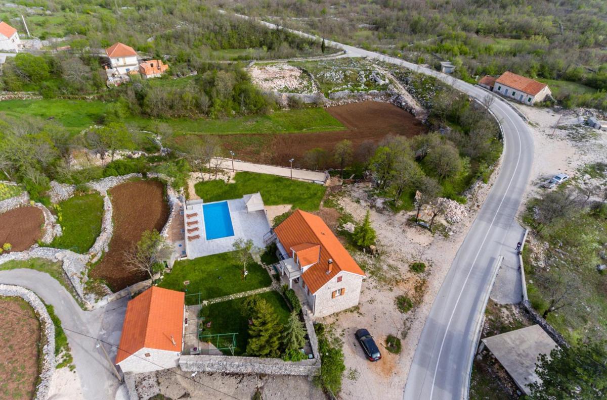 Villa Jozini Dvori Krstatice 外观 照片