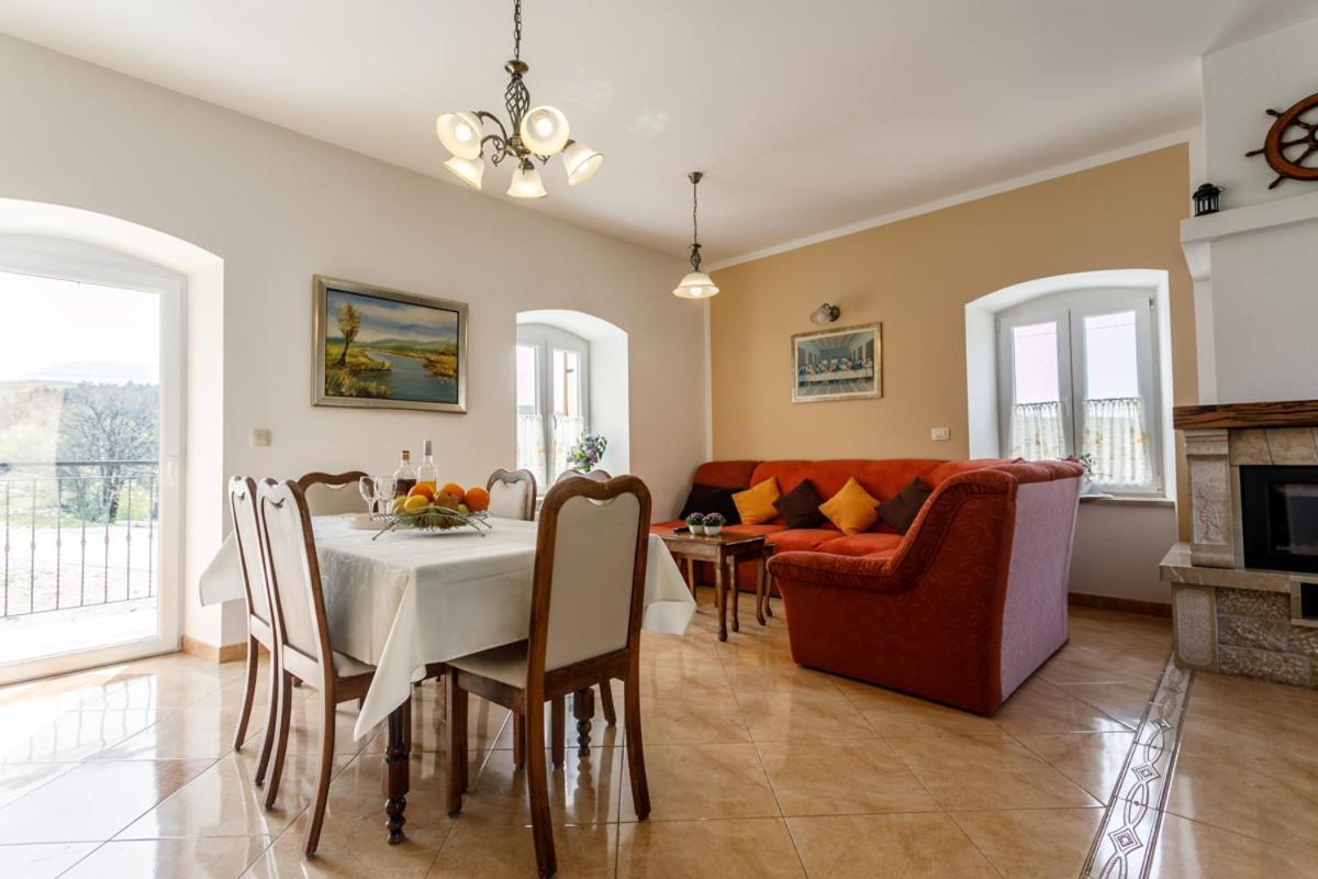 Villa Jozini Dvori Krstatice 外观 照片