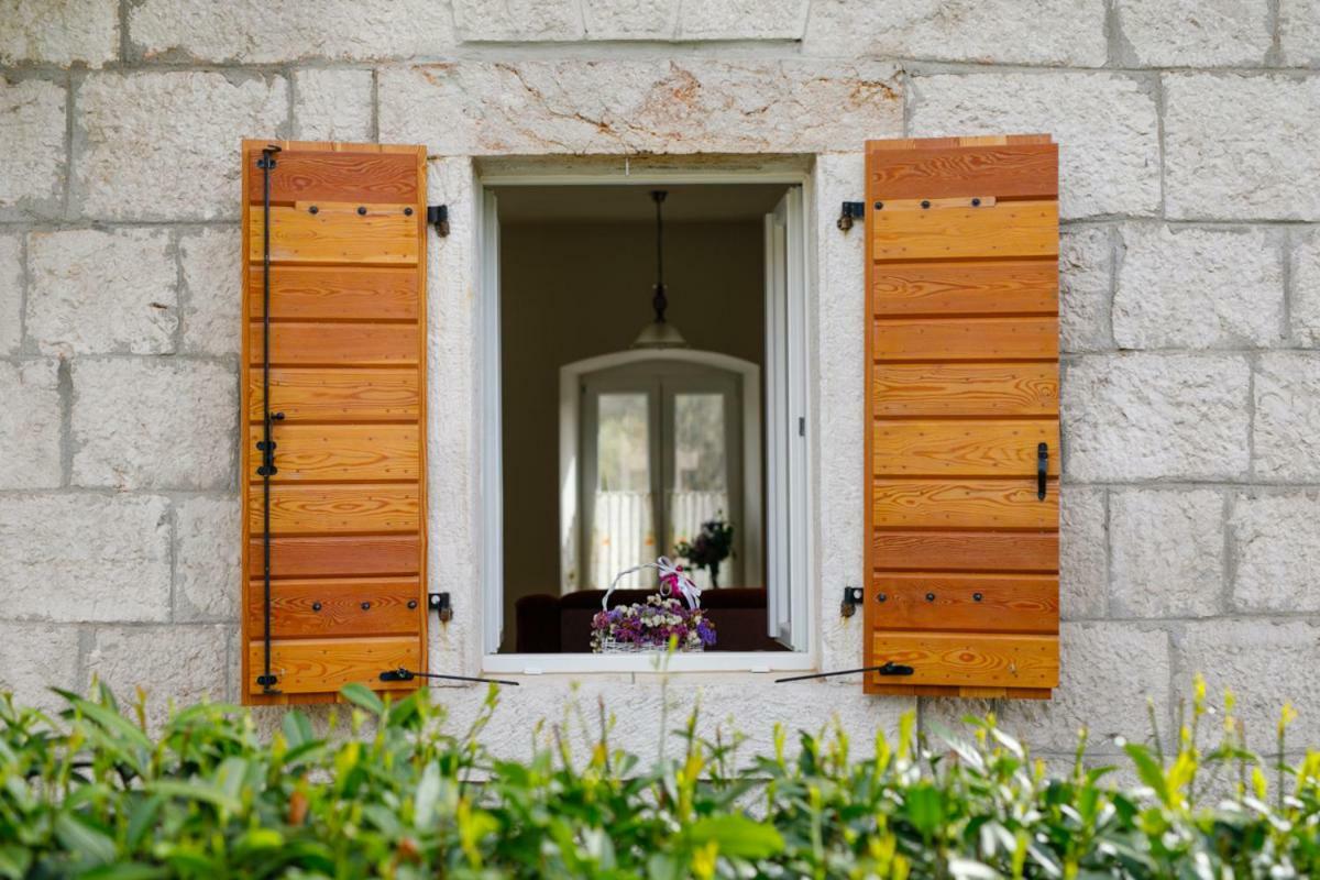 Villa Jozini Dvori Krstatice 外观 照片