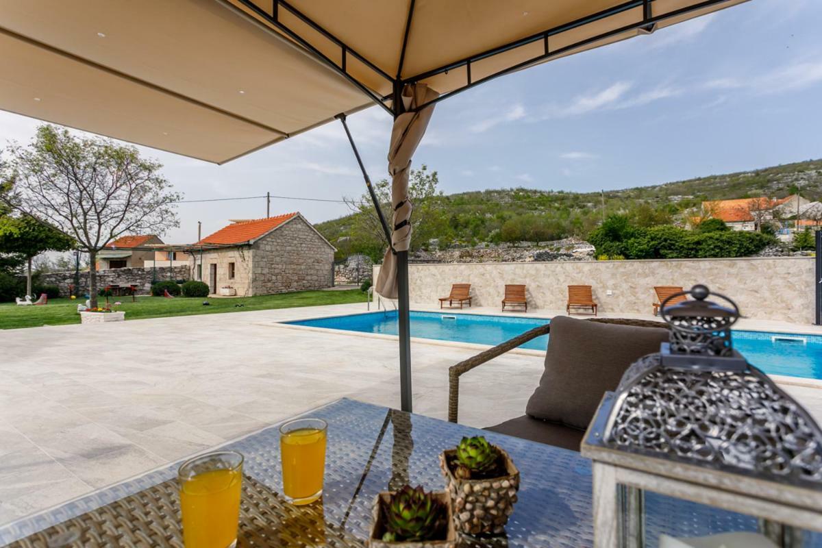 Villa Jozini Dvori Krstatice 外观 照片